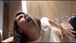 Joven se masturba en vestidor de ZARA  https://openload.co/f/6RwyitOP7yM