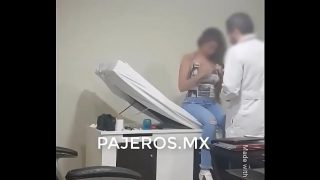 ME FOLLO A DOCTOR MEXICANO EN SU CONSULTORIO