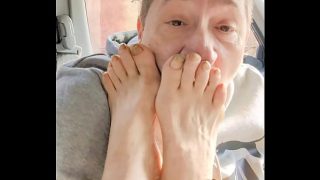 I CLEANED THIS LADYS FEET WITH MY TONGUE IN WILMINGTON DELAWARE